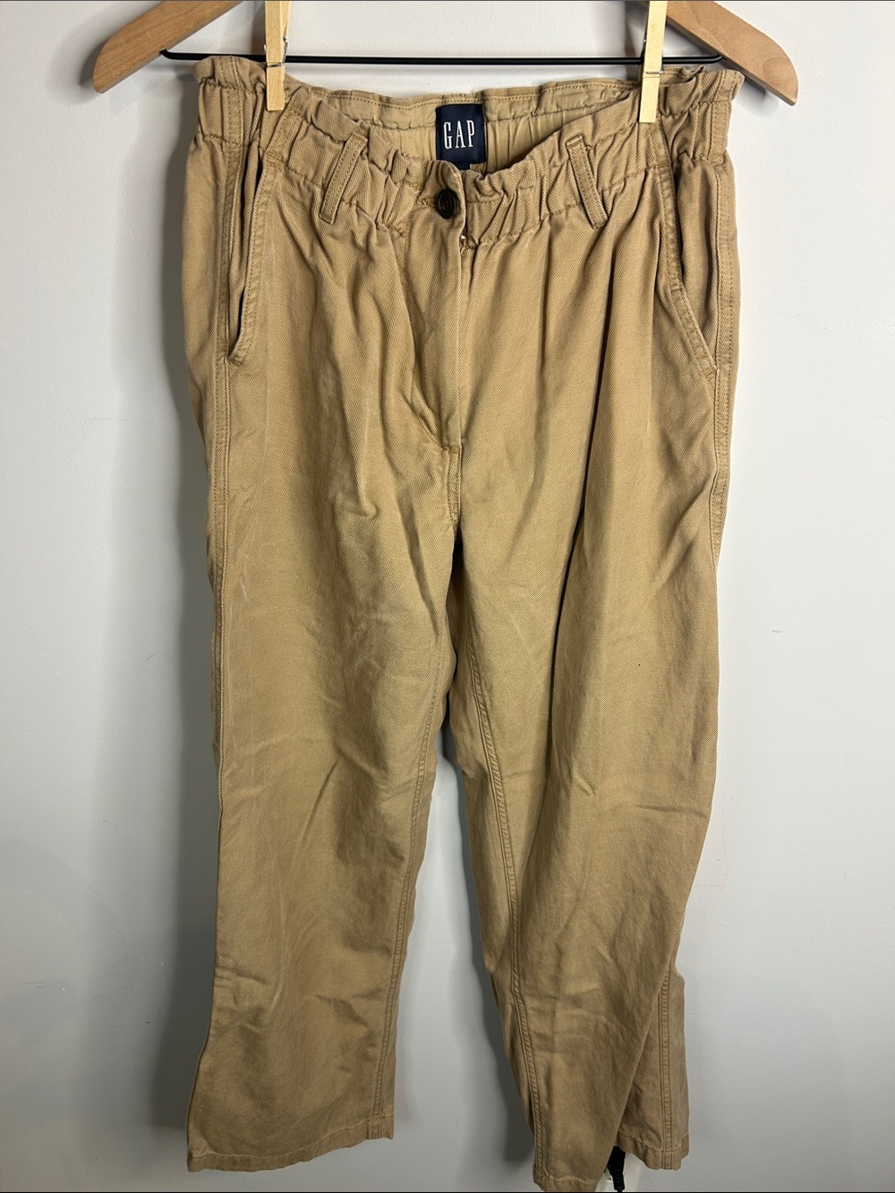 GAP women’s  Khaki Elastic-Waist Chino Pants